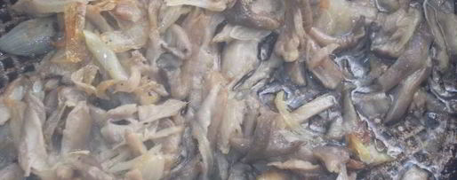 Шаг 6: розовых котлеток под сливочно-грибным соусом