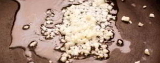 Шаг 1: лапши с креветками