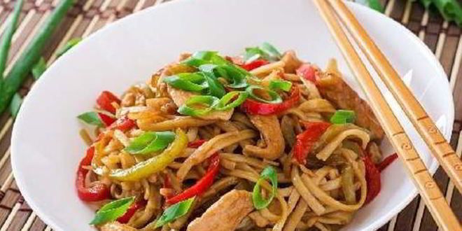 Рецепт лапши с курицей в азиатском соусе