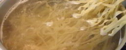 Шаг 3: лапши с морепродуктами