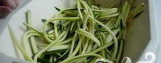 Шаг 1: лапши тальятелле с цукини и ветчиной