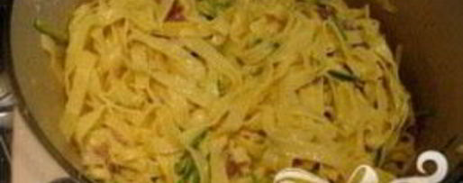 Шаг 6: лапши тальятелле с цукини и ветчиной