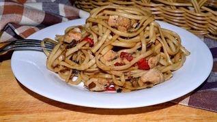 Рецепт Лапши Удон с курицей, грибами и овощами