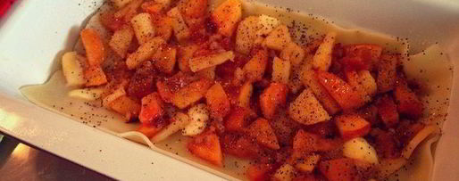 Шаг 4: сладкой лазанья с яблоками, некторинами, грецкими орехами и курагой