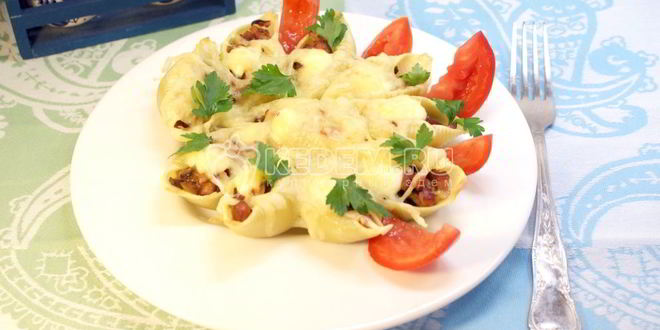 Рецепт фаршированных ракушек с грибами и ветчиной