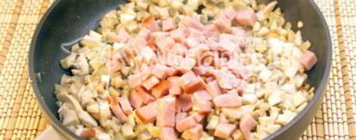 Шаг 3: фаршированных ракушек с грибами и ветчиной