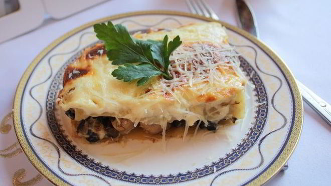 Рецепт Каннелоней, фаршированных курицей и грибами под сливочным соусом Марне