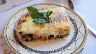 Рецепт Каннелоней, фаршированных курицей и грибами под сливочным соусом Марне