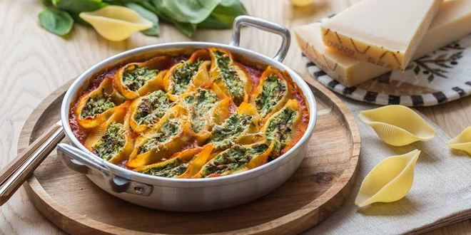 Рецепт макарон ракушки со шпинатом, сыром рикотта и грана падано
