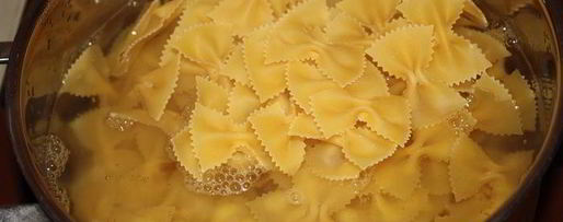 Шаг 6: макарон с окороком и коньячным соусом