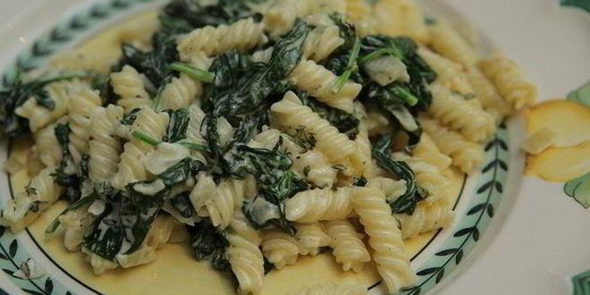 Рецепт макарон со сливочным сыром и шпинатом