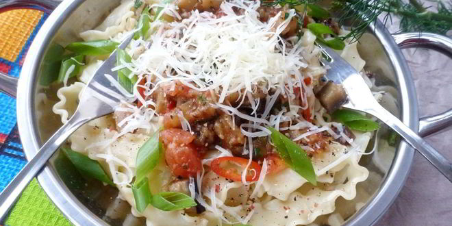 Рецепт пасты с баклажанами и помидором