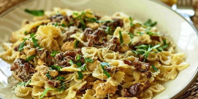 Рецепт пасты с грибами и курицей в сливочном соусе