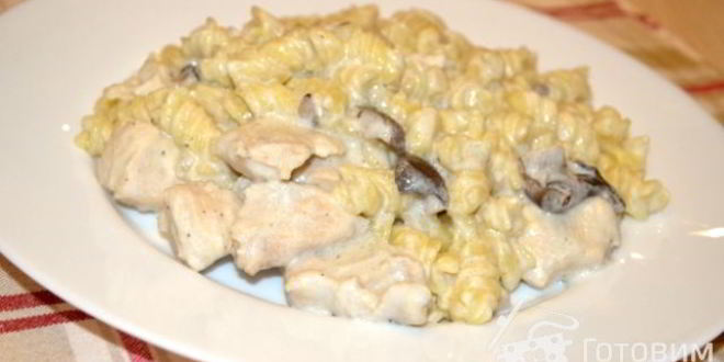 Рецепт пасты с курицей и грибами в сырно-сливочном соусе
