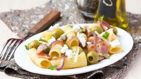 Рецепт Пасты с оливками, беконом и фетой