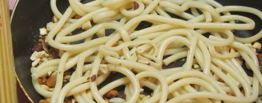 Шаг 4: пасты с орехами и свекольным соком