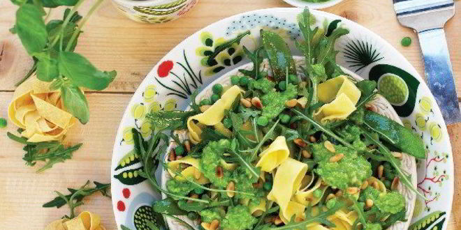 Рецепт пасты с песто, кедровыми орешками и рукколой