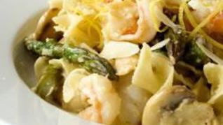 Рецепт Пасты со спаржей, грибами и креветками