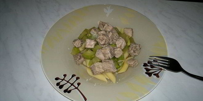 Рецепт пасты со свининой и кабачком в травах