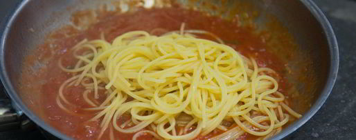 Шаг 3: спагетти помодорро