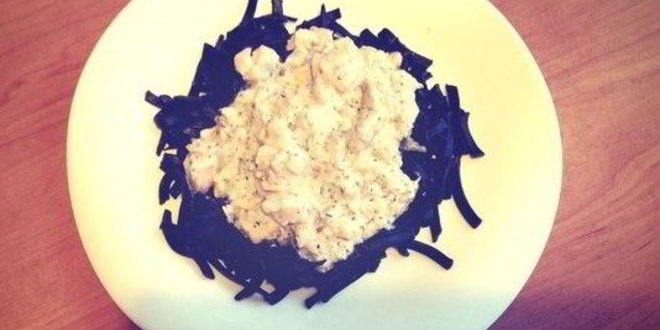 Рецепт спагетти с чернилами каракатицы и лососем