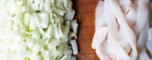 Шаг 1: спагетти с кальмарами