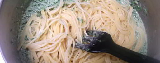 Шаг 4: спагетти с лососем и шпинатом