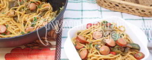 Шаг 7: спагетти с овощами и сосисками