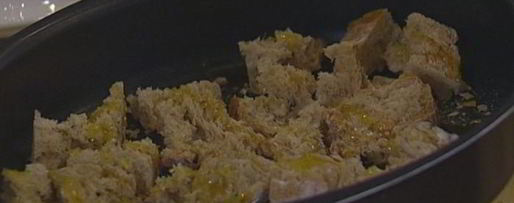 Шаг 2: спагетти с сушеными помидорами, чесноком и сухарной крошкой