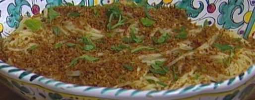 Шаг 7: спагетти с сушеными помидорами, чесноком и сухарной крошкой