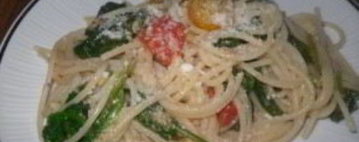 Шаг 2: спагетти со шпинатом и помидорами