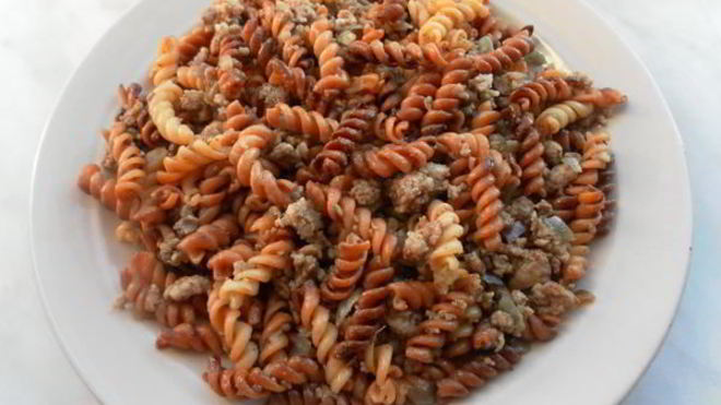 Рецепт Золотистой пасты фузилли с мясным фаршем