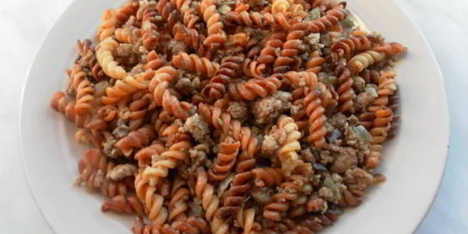 Рецепт золотистой пасты фузилли с мясным фаршем