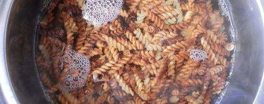 Шаг 9: золотистой пасты фузилли с мясным фаршем