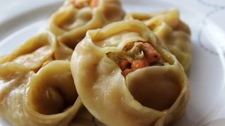 Рецепт Мантов с семгой и шафраном