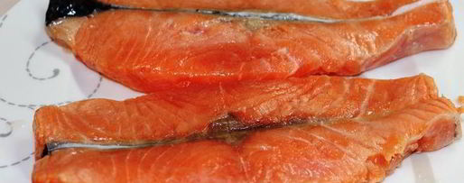 Шаг 1: мантов с семгой и шафраном