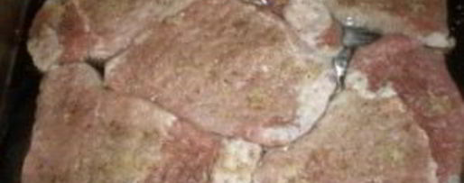 Шаг 2: мяса по-французски с грибами и помидорами