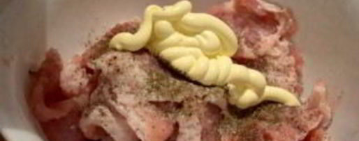 Шаг 2: мяса по-французски с грибами и сыром