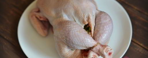 Шаг 6: фаршированной курицы с яблоками