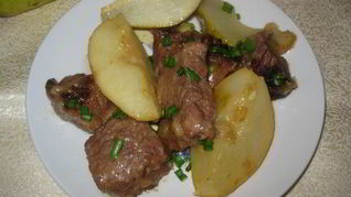 Рецепт Говядины, тушенной с грушами