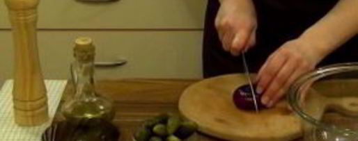 Шаг 3: картофеля и мясо в горшочках