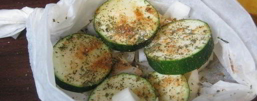 Шаг 2: куриной грудки с цукини и пореем на пару