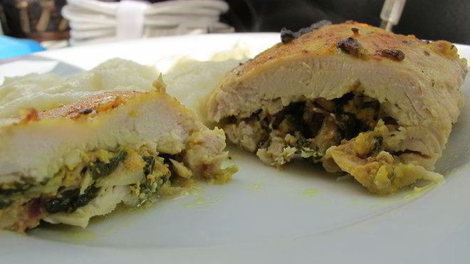 Рецепт Куриного филе с творогом, шпинатом и карри