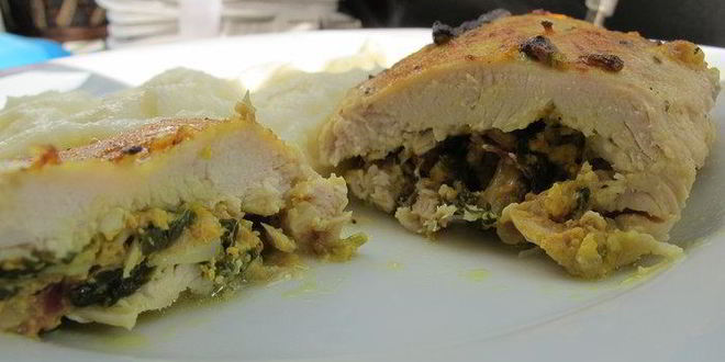 Рецепт куриного филе с творогом, шпинатом и карри