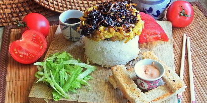 Рецепт курицы карри с карамелизированным луком и омлетом