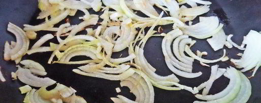 Шаг 12: курицы карри с карамелизированным луком и омлетом