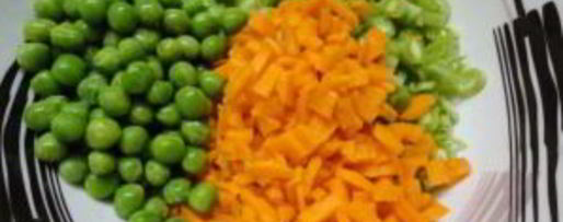 Шаг 1: курицы мелкими кусочками