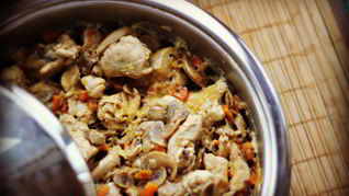 Рецепт Курицы с грибами в соусе из феты