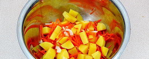 Шаг 6: курицы с картошкой в банке