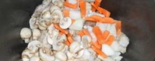 Шаг 1: мяса с шампиньонами в мультиварке